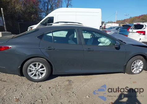 2025 Toyota Camry Le z USA, uszkodzony, nr VIN 4T1DAACK5SU028045